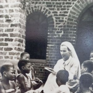 Soeur enseignante à Zanaga